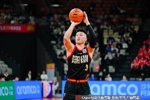 外线没开！贺希宁上半场7投2中&三分4中1得到5分1板4助