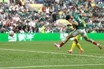墨西哥2-0领先十人南非！35岁希门尼斯头球破门，庆祝时热泪盈眶