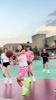 不玩虚的！女生在篮球场真打起来也会认真打球